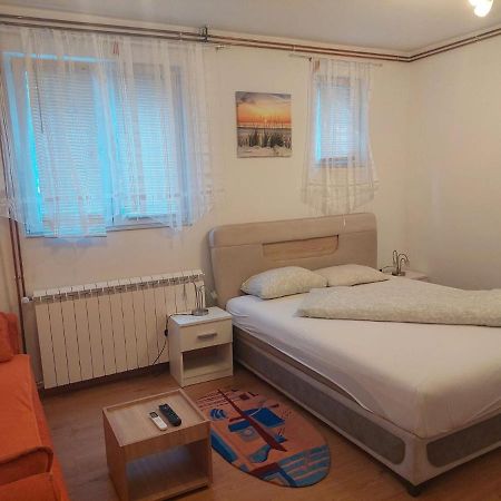 Apartman Anastasija Surcin Exterior photo