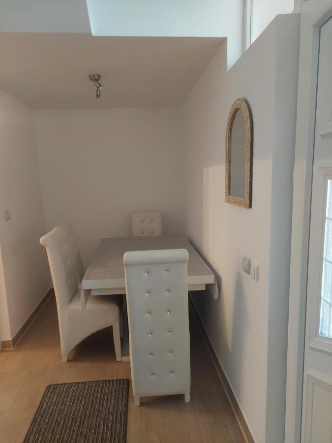 Apartman Anastasija Surcin Exterior photo
